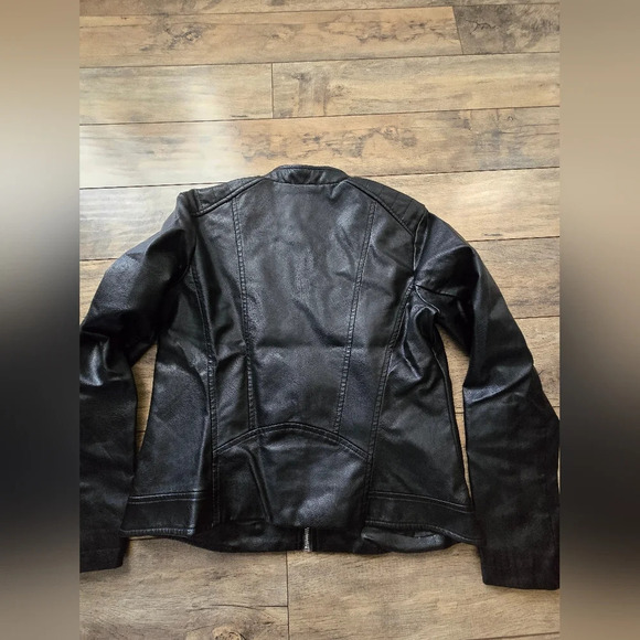 REITMANS black medium Faux Leather jacket, worn once. R138760, 76% polyurethane - Picture 2 of 8